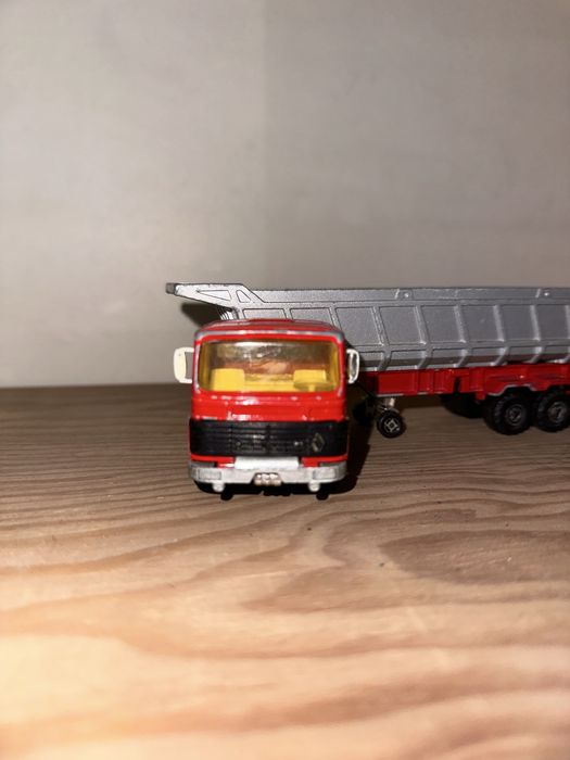 Camião antigo Renault da majorette