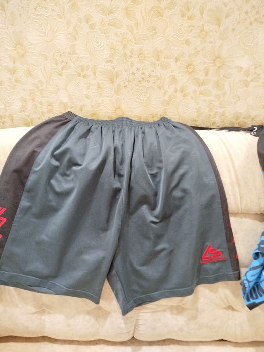 Чоловічі шорти різні