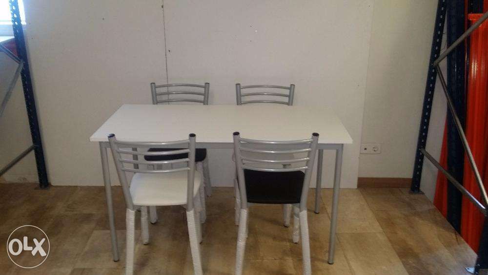 Mesa branca com 4 cadeiras "Nova"
