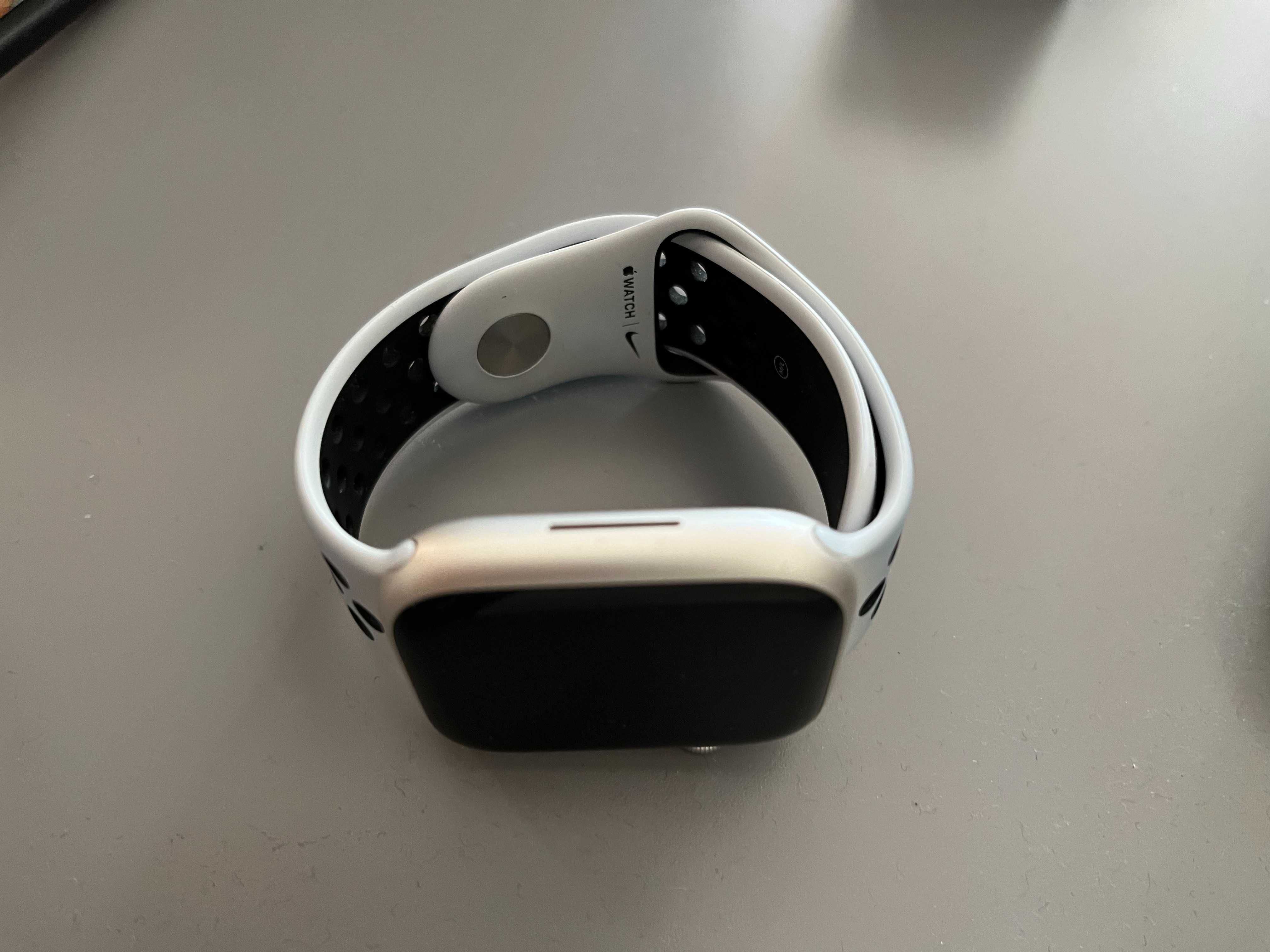 Apple Watch 7 Nike GPS + Cellular 45mm aluminium (księżycowa poświata)