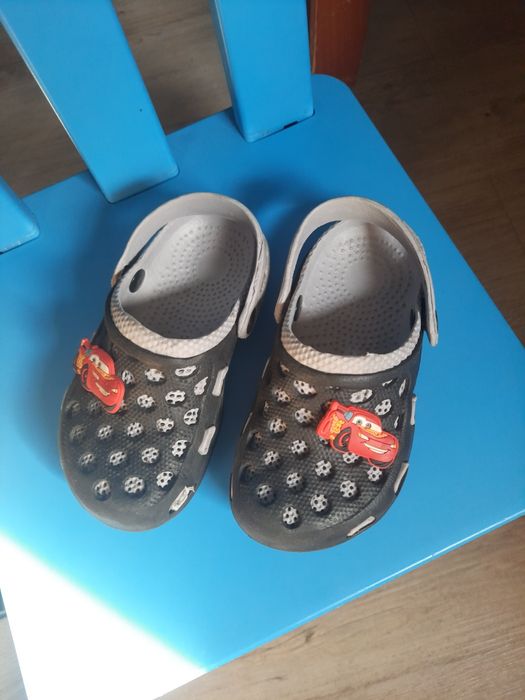 Klapki/kapcie dla chłopca rozmiar 27