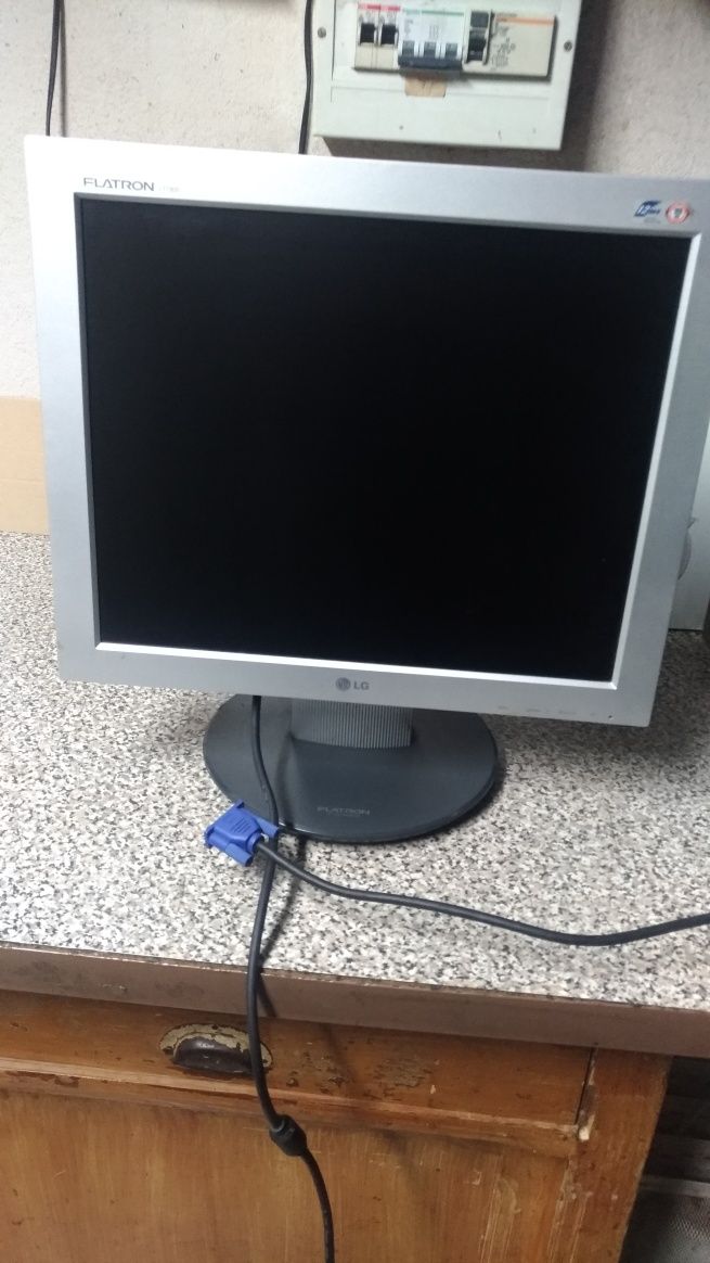 L G Flatron  TFT LCD  Monitor