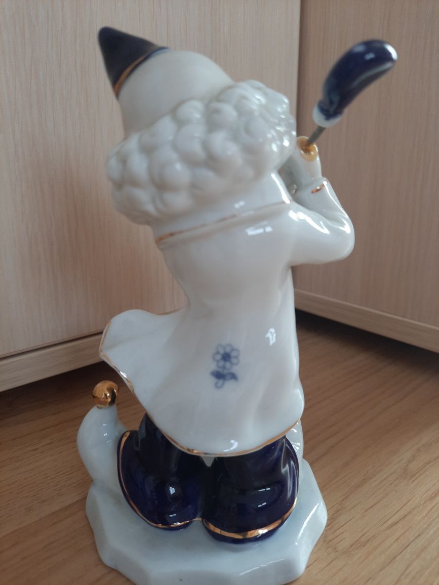 Wesoły porcelanowy klaun