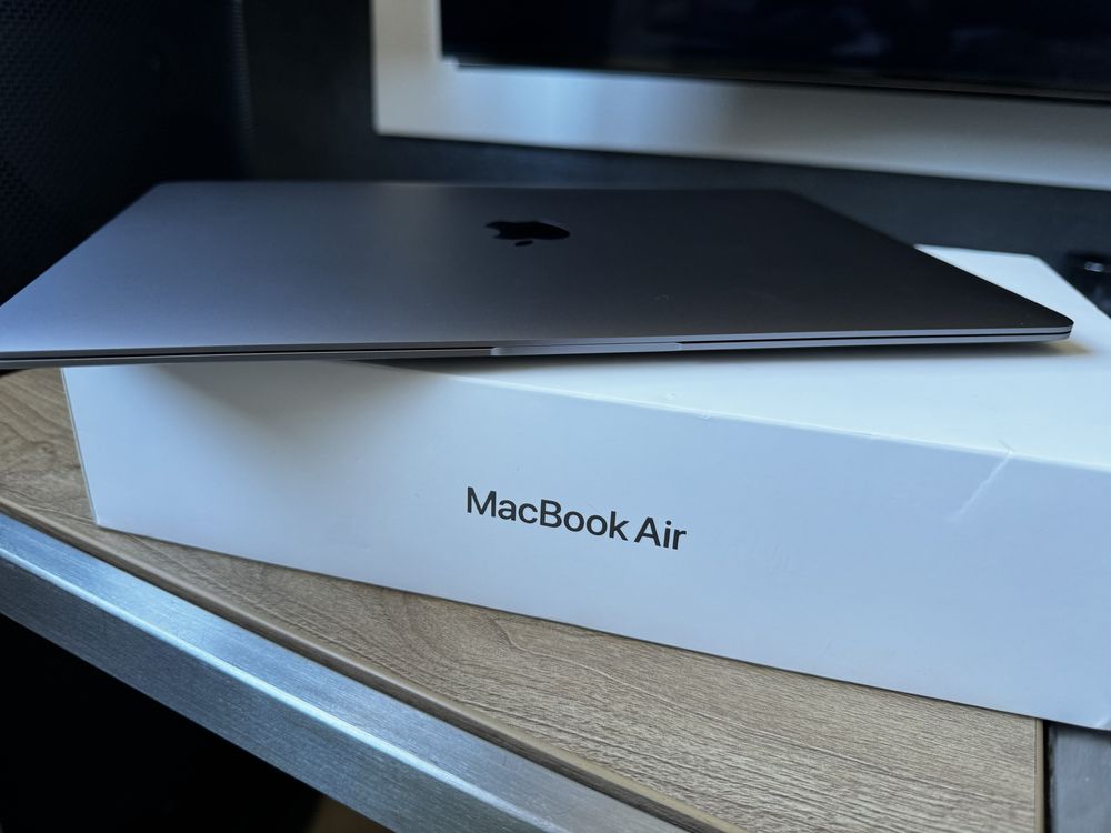 Apple Macbook Air M1 3 cykle/8gb/256gb jak nowy! Gwarancja!