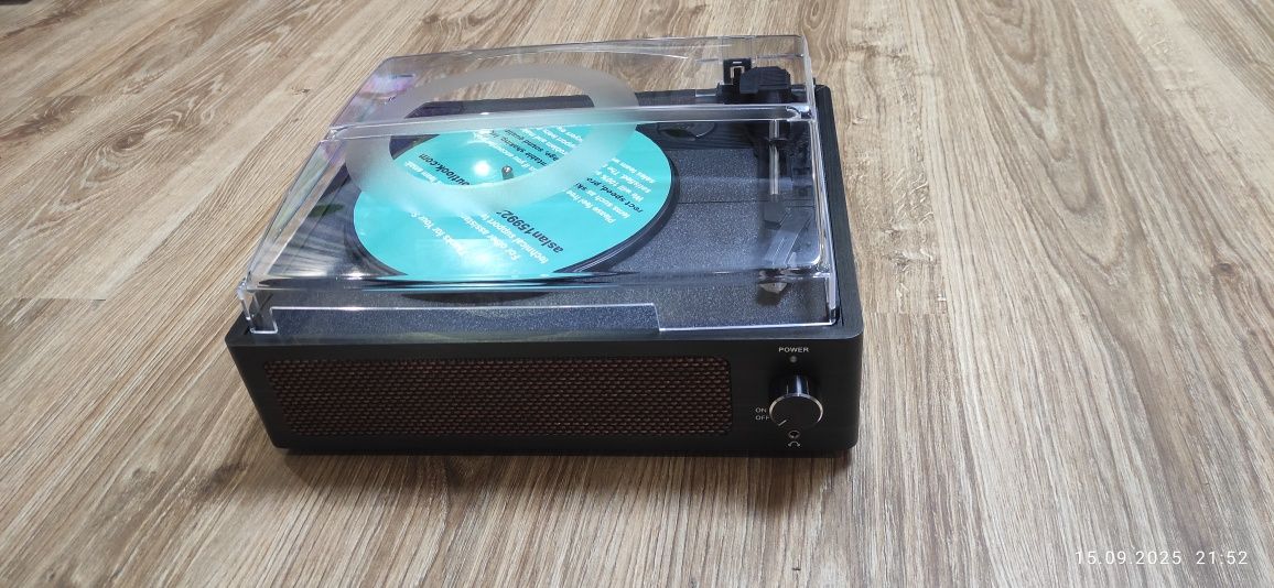 Вініловий програвач R608 з Bluetooth