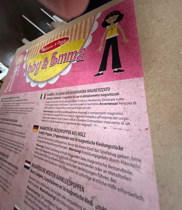 Розвиваюча іграшка Melissa&Doug Магнітна вдягалка "Еббі і Емма"