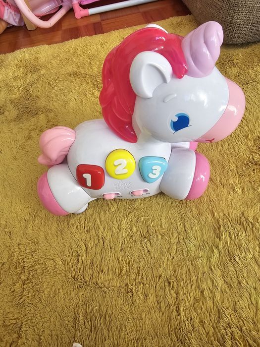 Unicórnio interativo brigth starts
Anda e dança