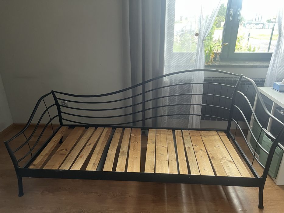 Stelarz łóżka czarnego