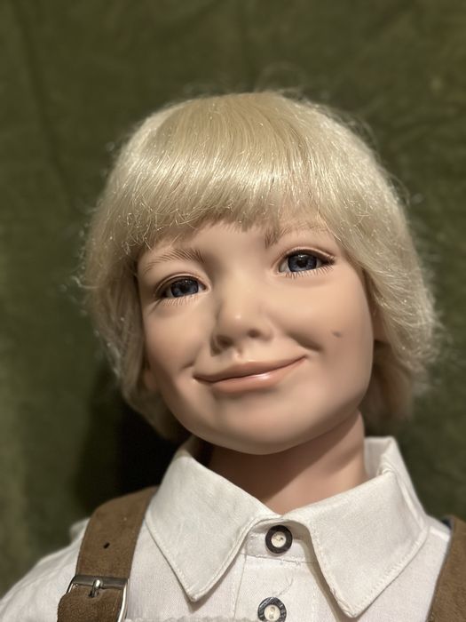 Лялька хлопчик, колекційний