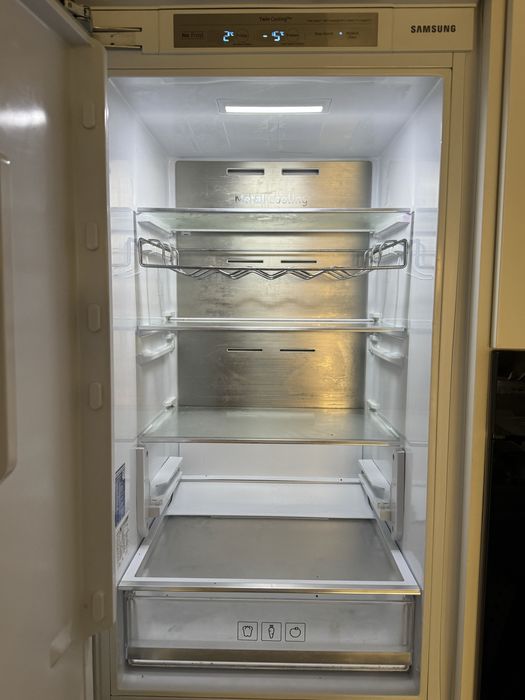 Lodówka do zabudowy Samsung BRB260187WW