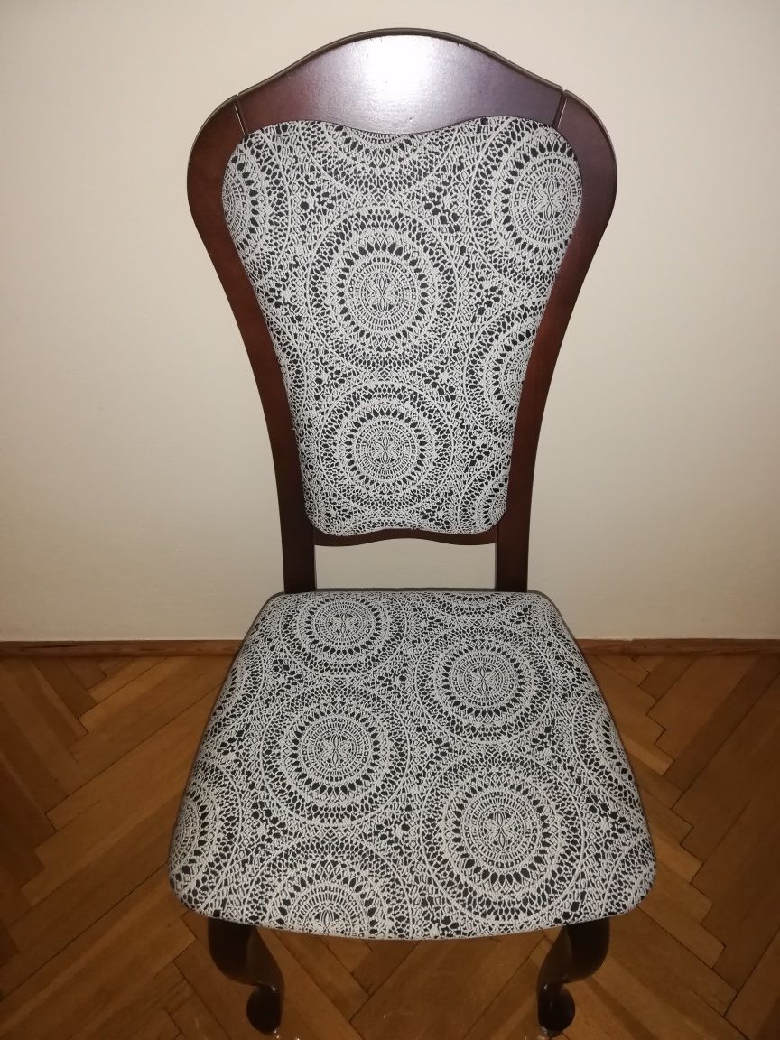 Sprzedam stół z 8 krzesłami