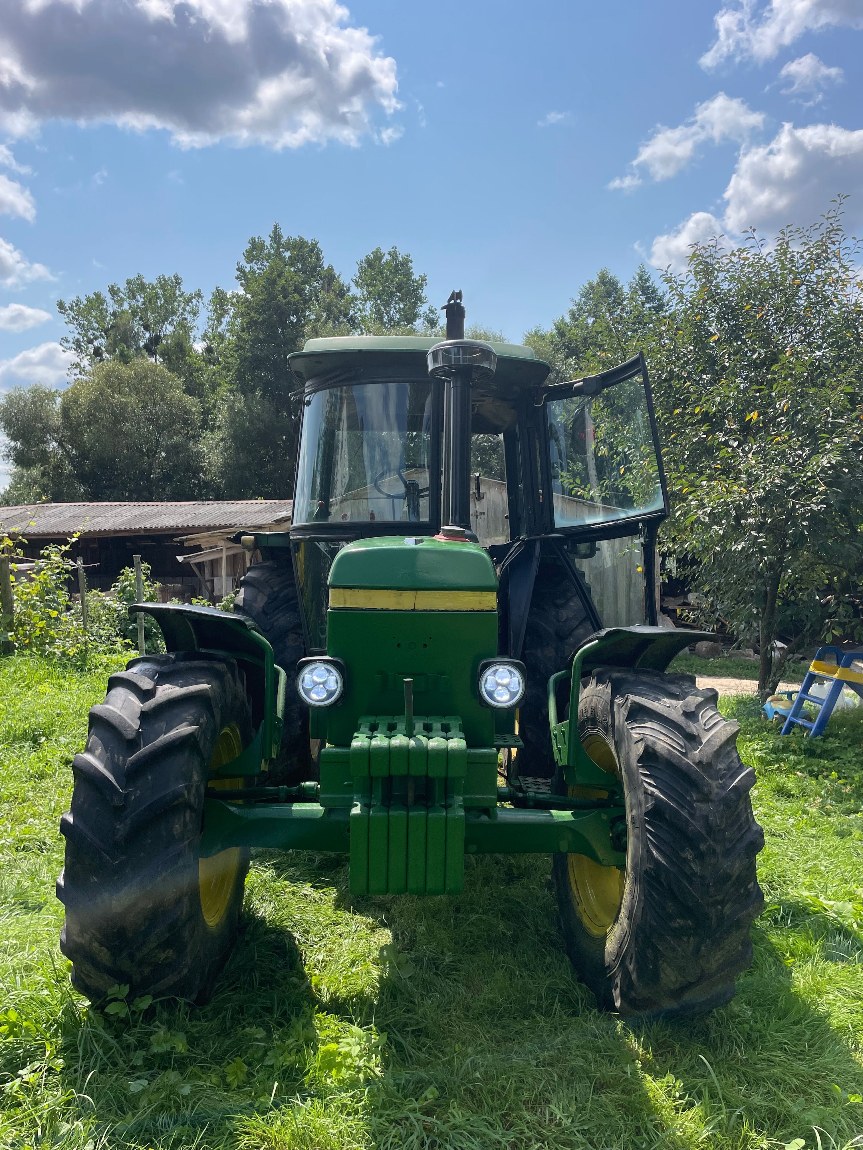 Трактор John Deere 2140