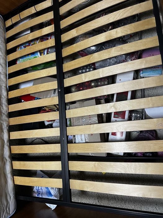 Двоспальне ліжко з натурального дерева + матрац