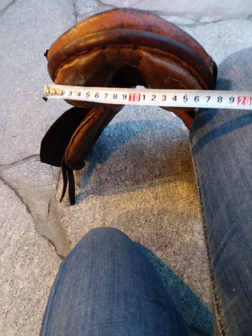 Siodło dla szetlanda kuca szyte na miarę.