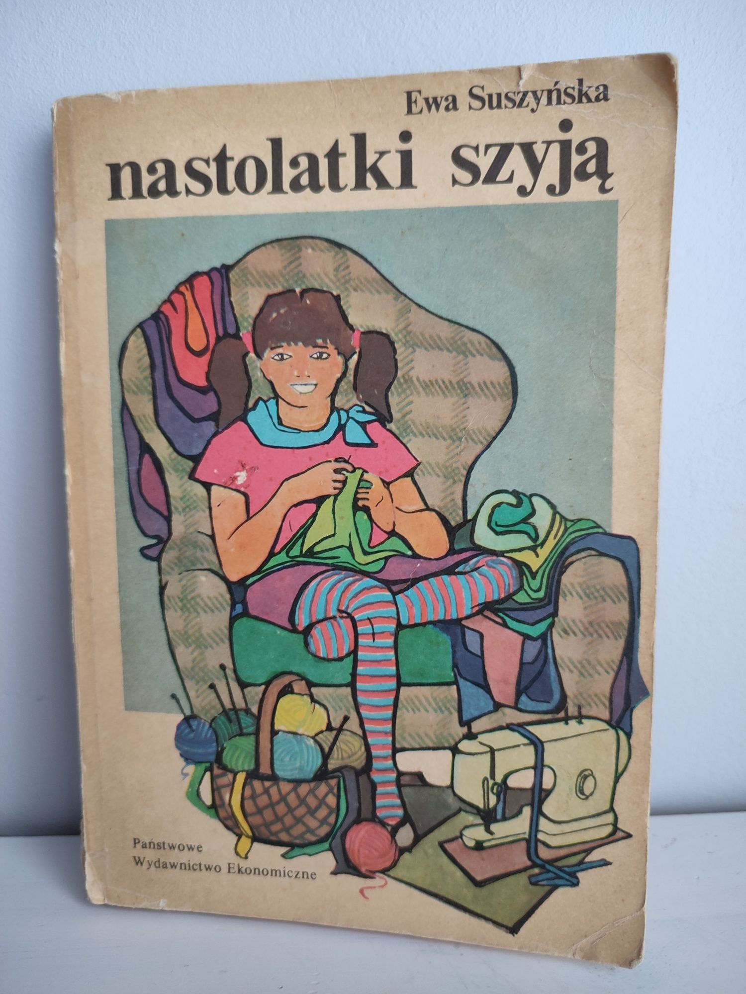 Nastolatki szyją. Ewa Suszyńska