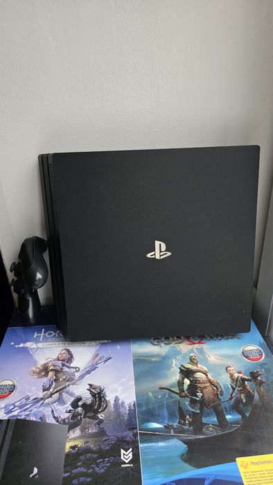 PS4 Pro 1TB + геймпад
