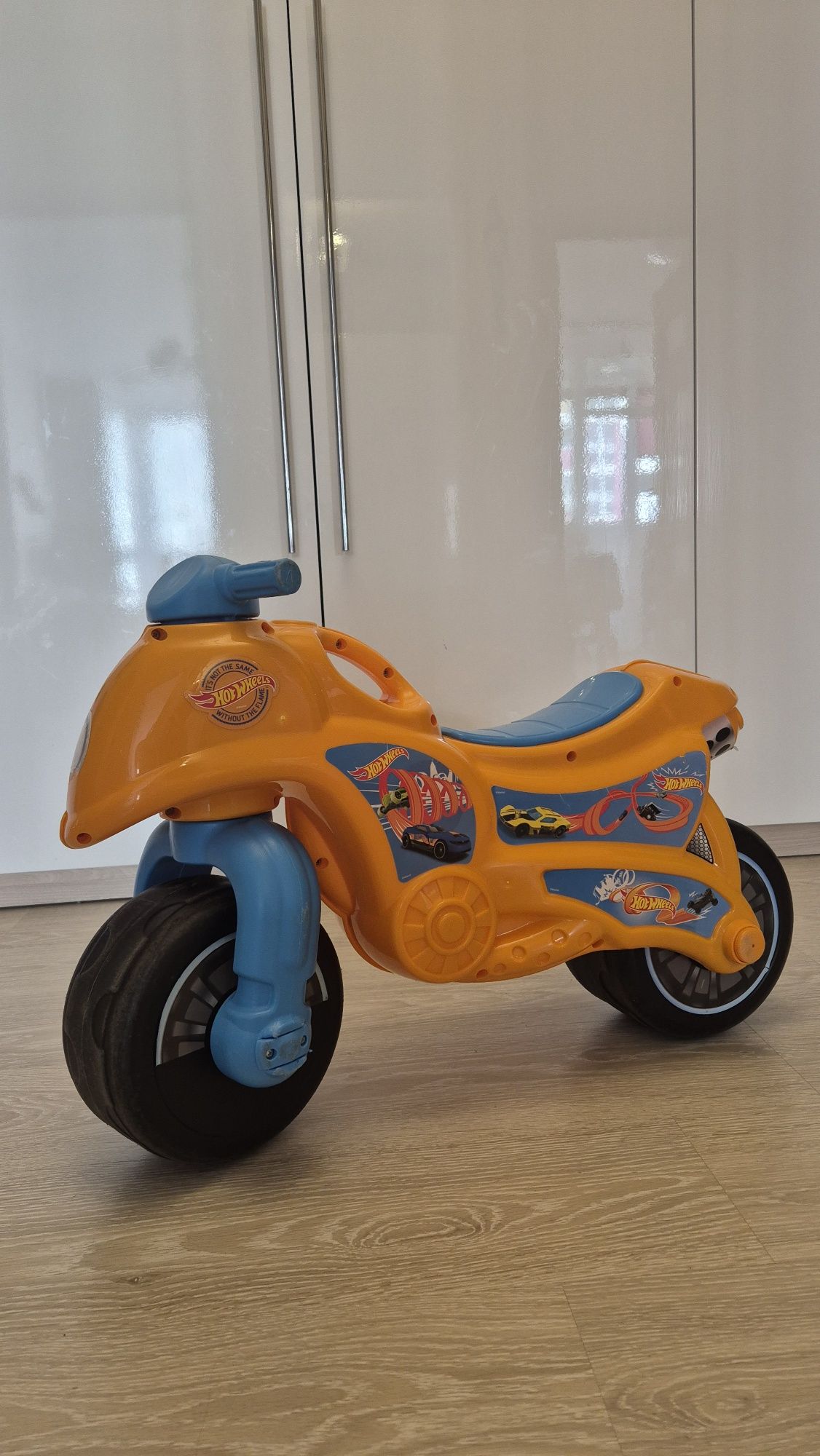 Дитяий мотоцикл/беговел Hot Wheels