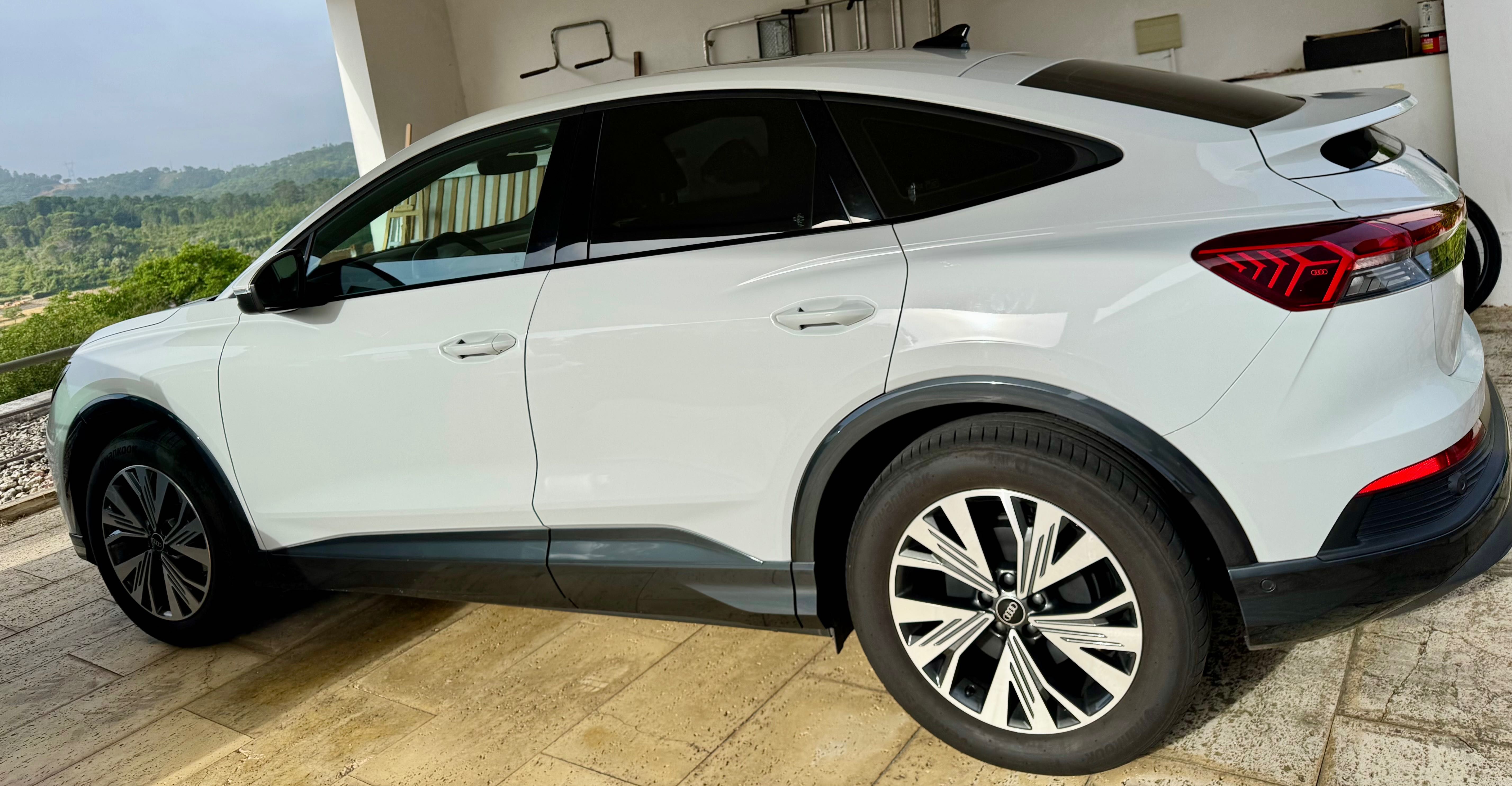 Audi Q4 e-tronAutomatic | White | Metallic