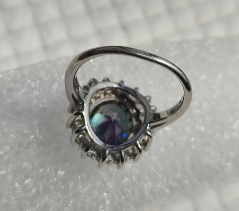 Pierścionek ze srebra rodowanego, kamień mistic i