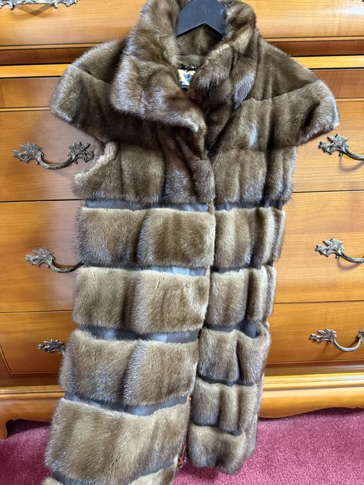 Норкова желетка)Плечі43см, довжина 90см