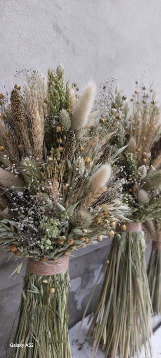 Букет з сухоцвіту та злакових культур.