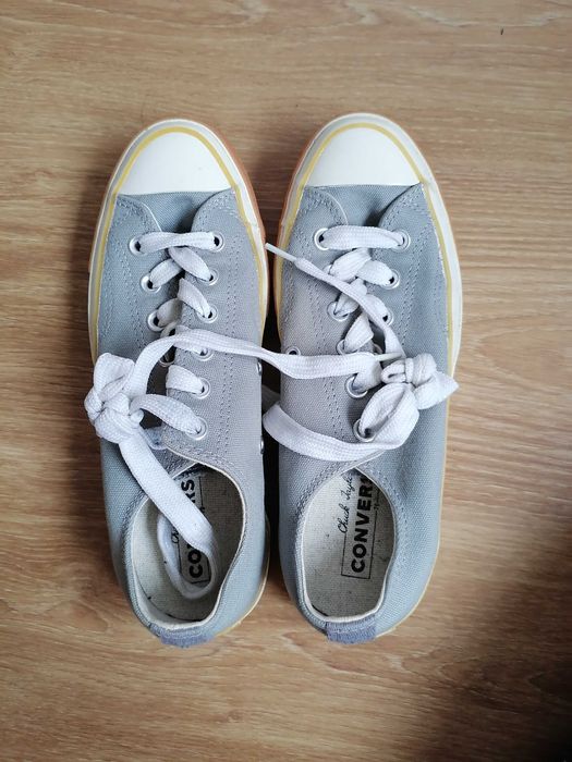 All star cinzentos e amarelo