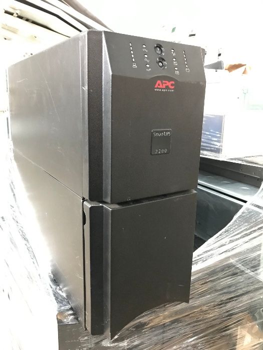 Бесперебойник УПС APC Smart-UPS 2200VA