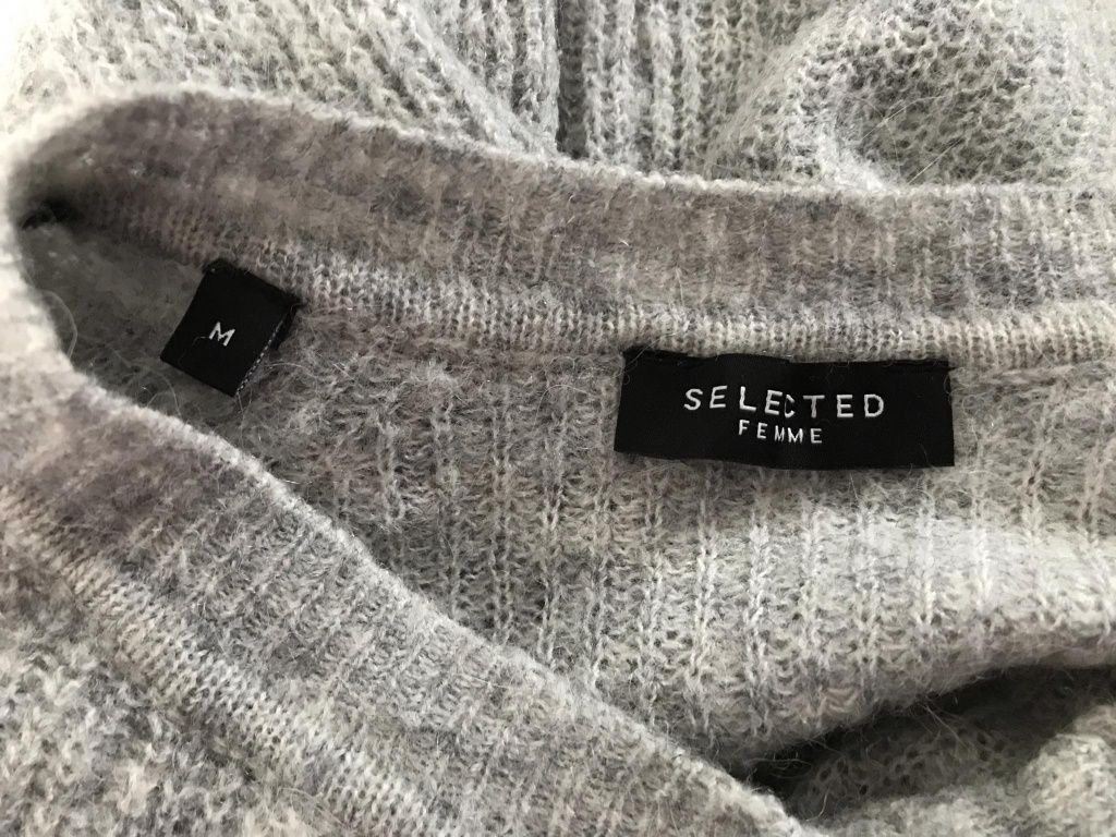 Selected sweter damski M
39%wełna 
20%alpaka 
rozmiar:M
Kolor:szary 
S