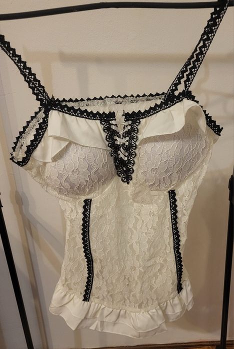 Белый кружевной топ