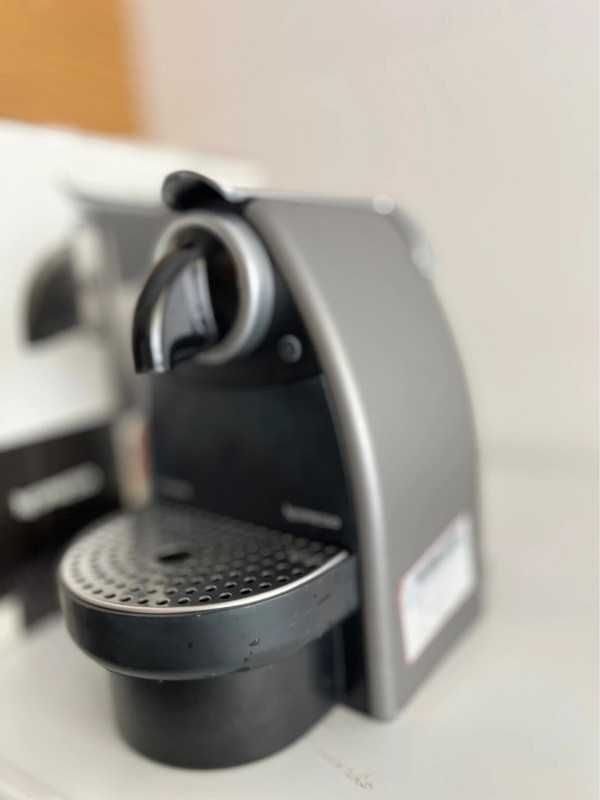 Nespresso Essenza Automatic - Maquina de café