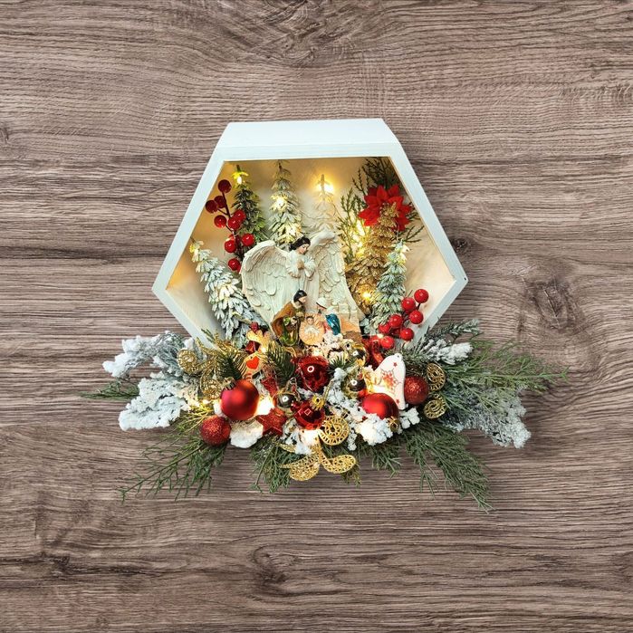 Szopka bożonarodzeniowa z ceramiczną figurką