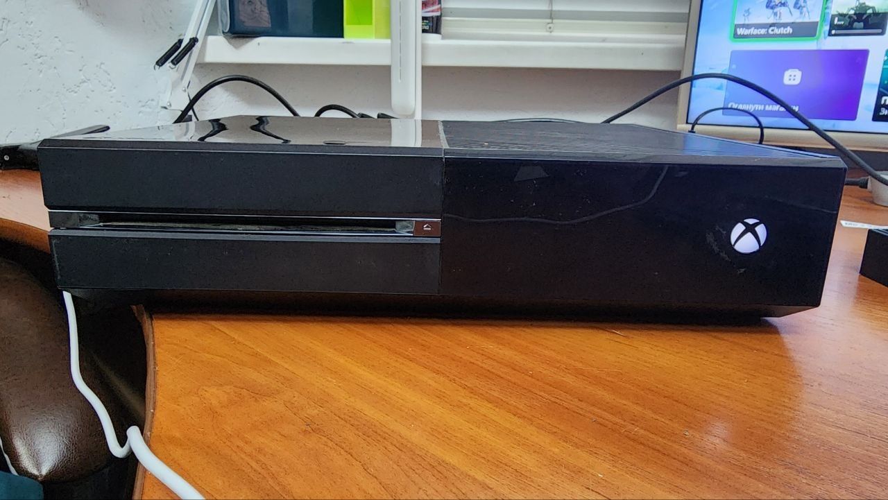 Xbox one 500gb + гра