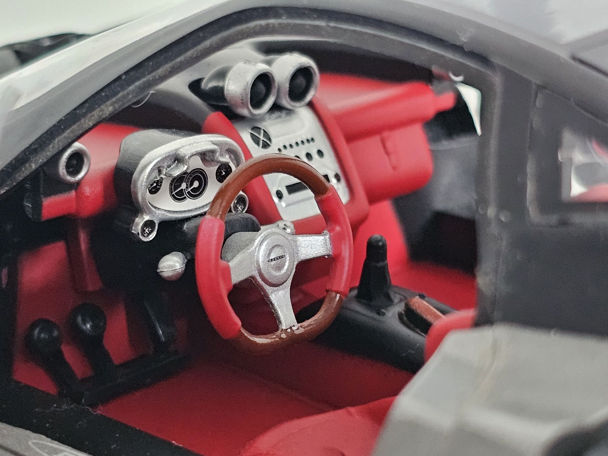 Pagani Zonda F-2005 silver Almost Real 1:18