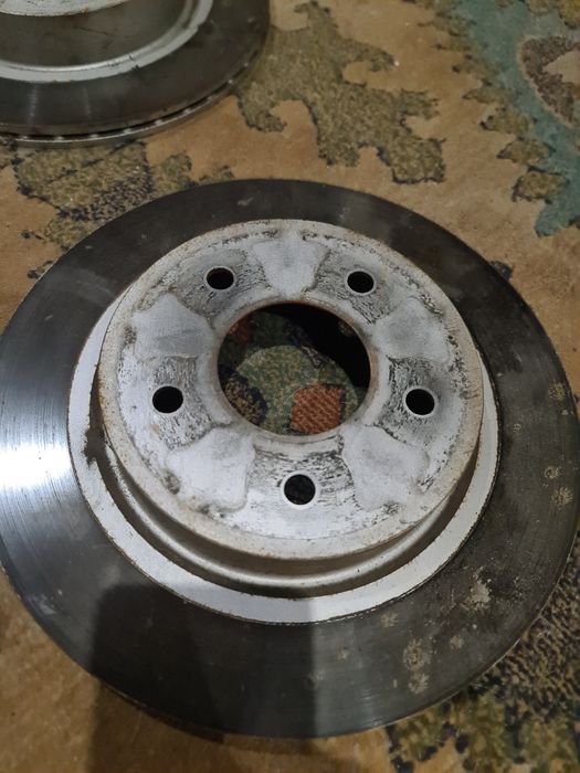 Mangas / Cubos / Discos de eixo traseiro Nissan Leaf ZE1 2020 desmont.
