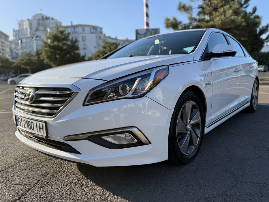Продам Hyundai Sonata  Гибрид-Плагин 2015г