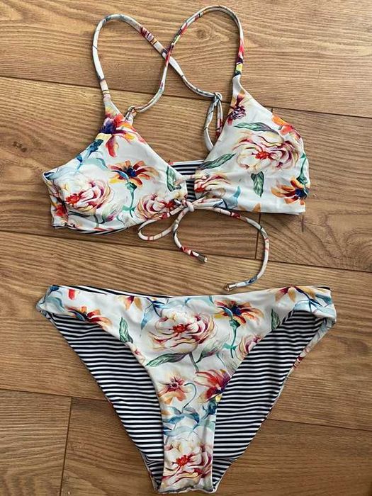 Dwustronny strój kąpielowy w paski i w kwiaty