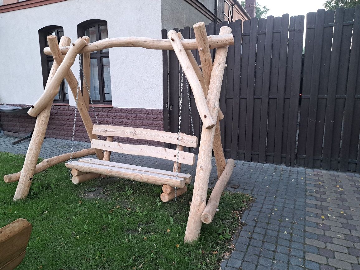 Huśtawka ogrodowa z dachem daszkiem zadaszeniem z bala bali