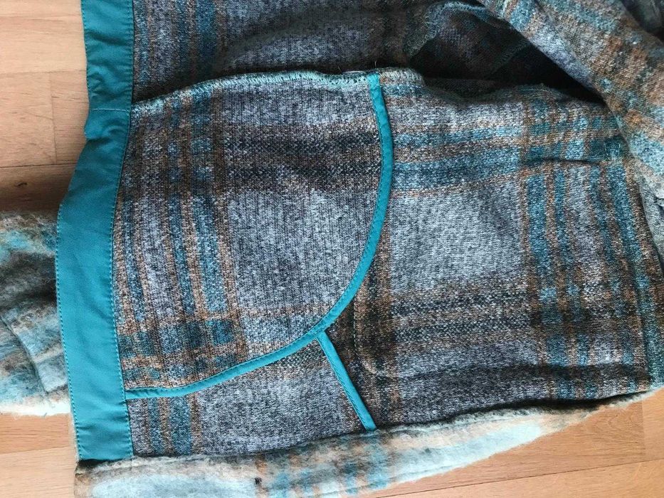 Narzutka w kratę Bershka