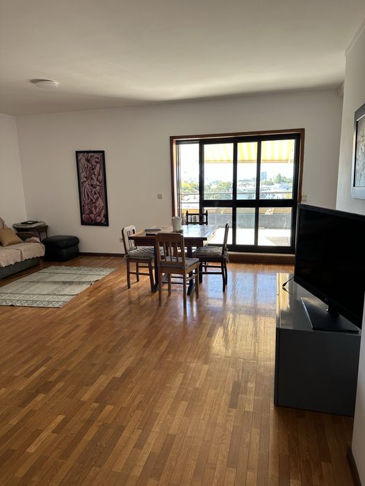 Alugo quarto no porto, perto da rotunda da boavista