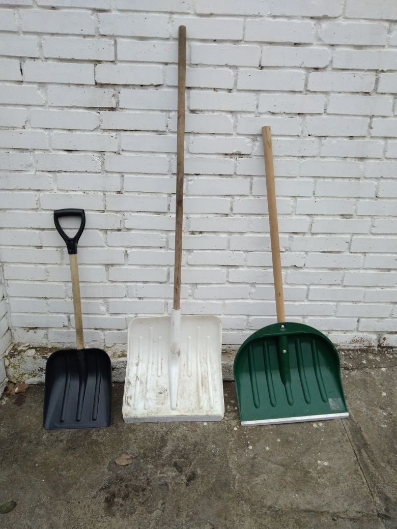 Лопаты для уборки снега,цены в описании.