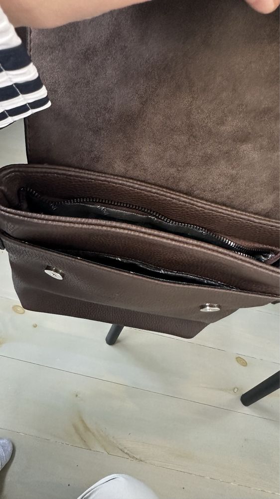 Нова шкіряна сумка коричневого кольору