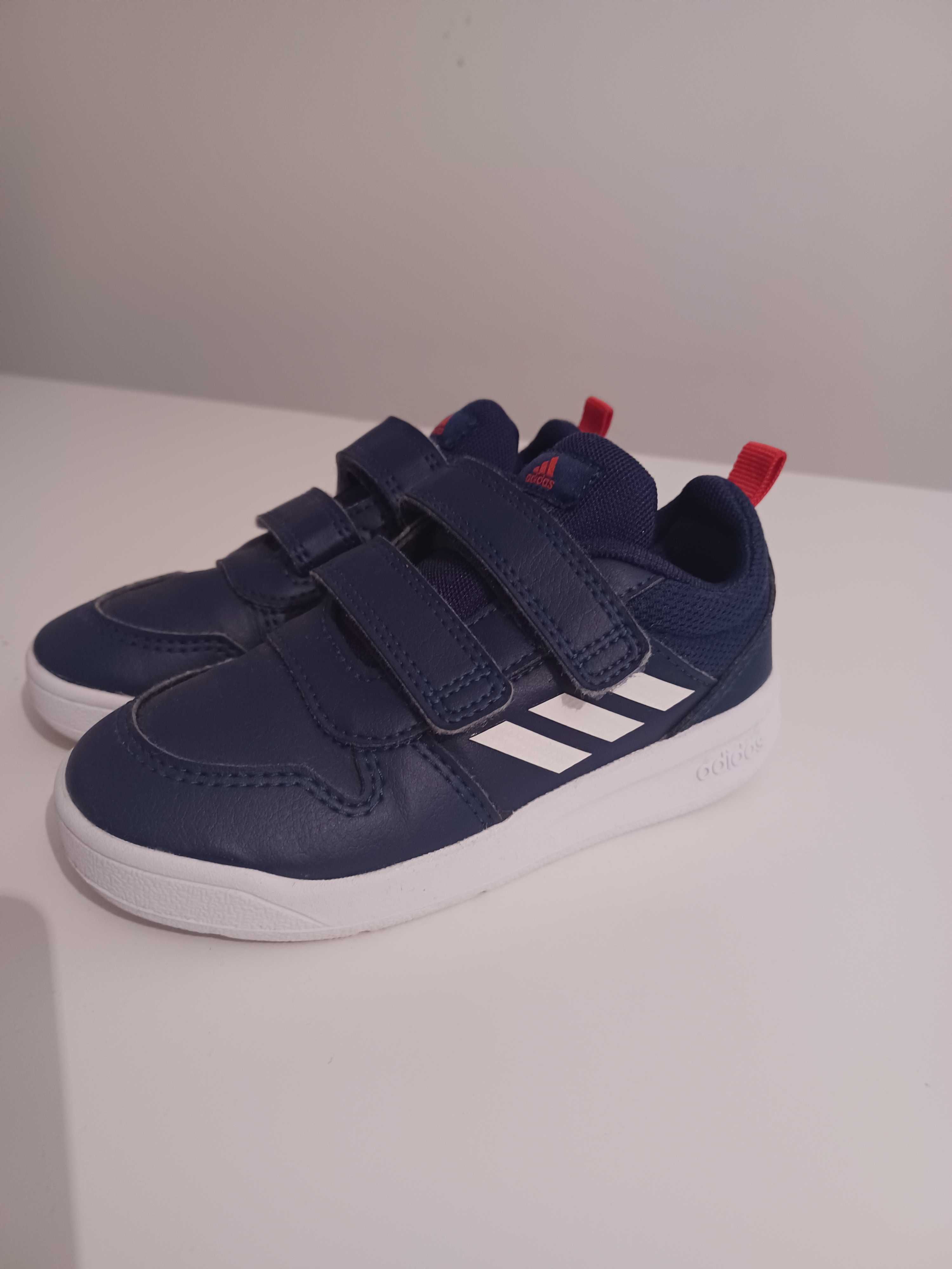 Buty adidas chłopięce.