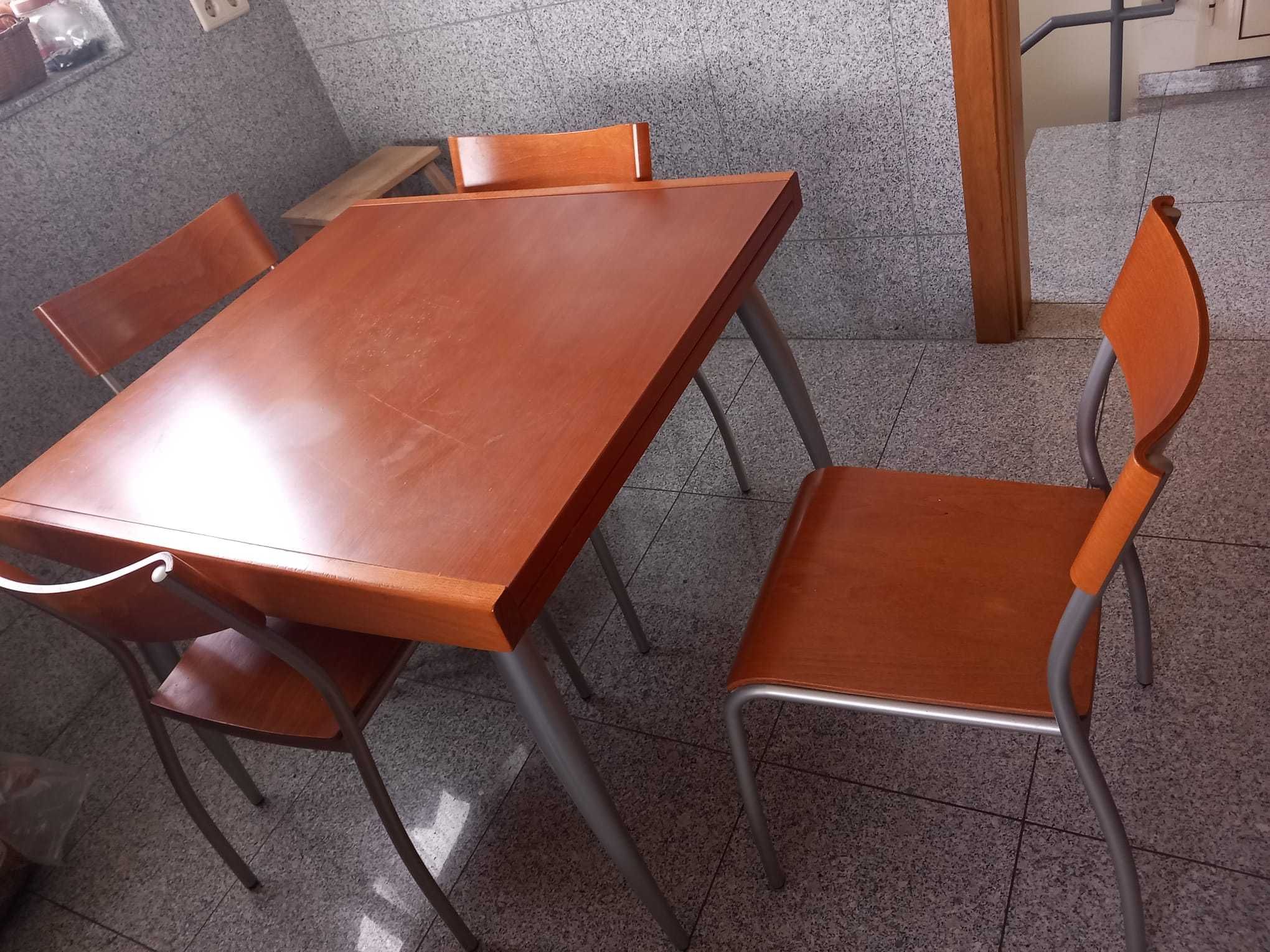 Mesa de Cozinha + cadeiras