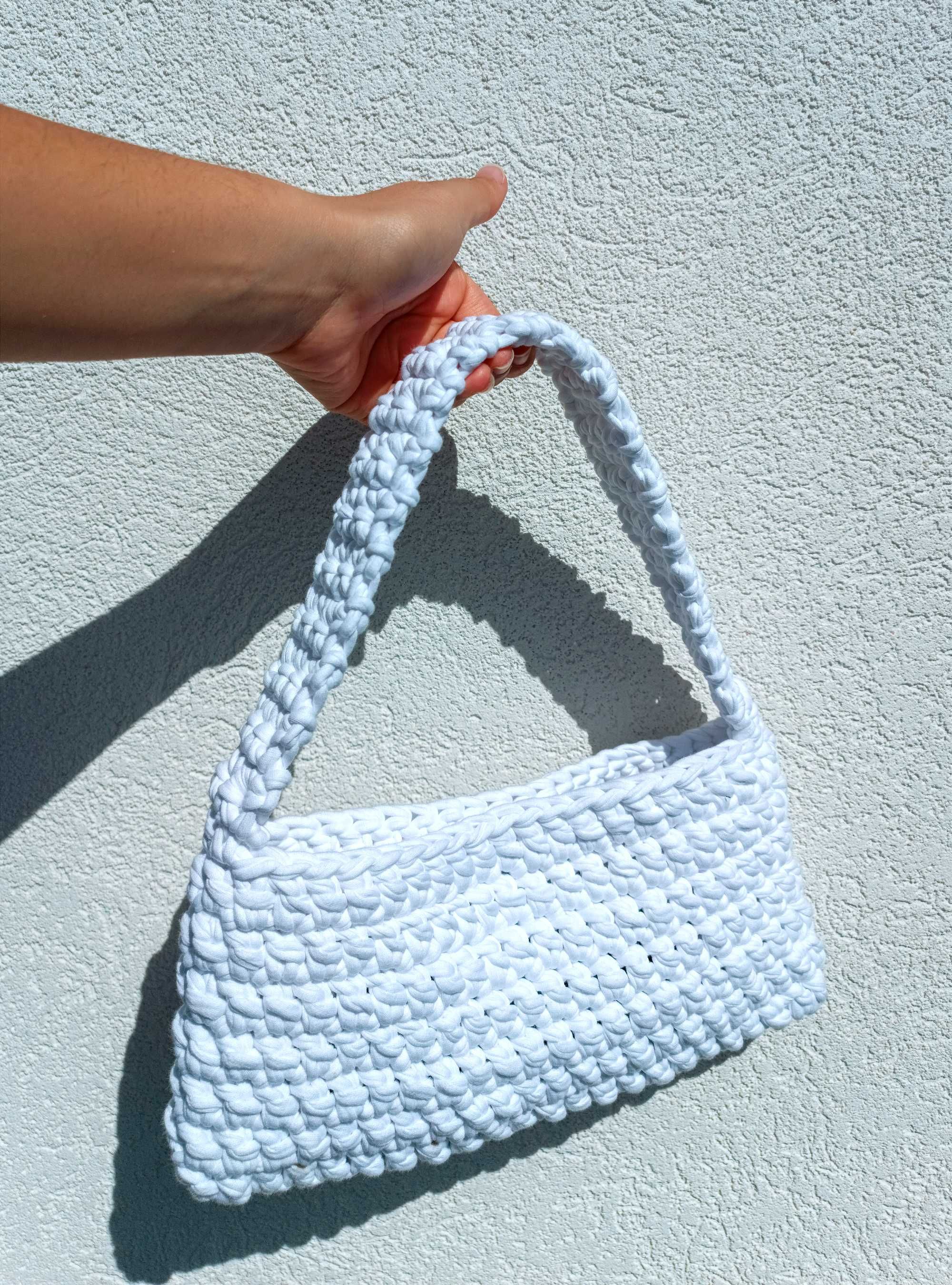 Bolsas em crochet feitas à mão