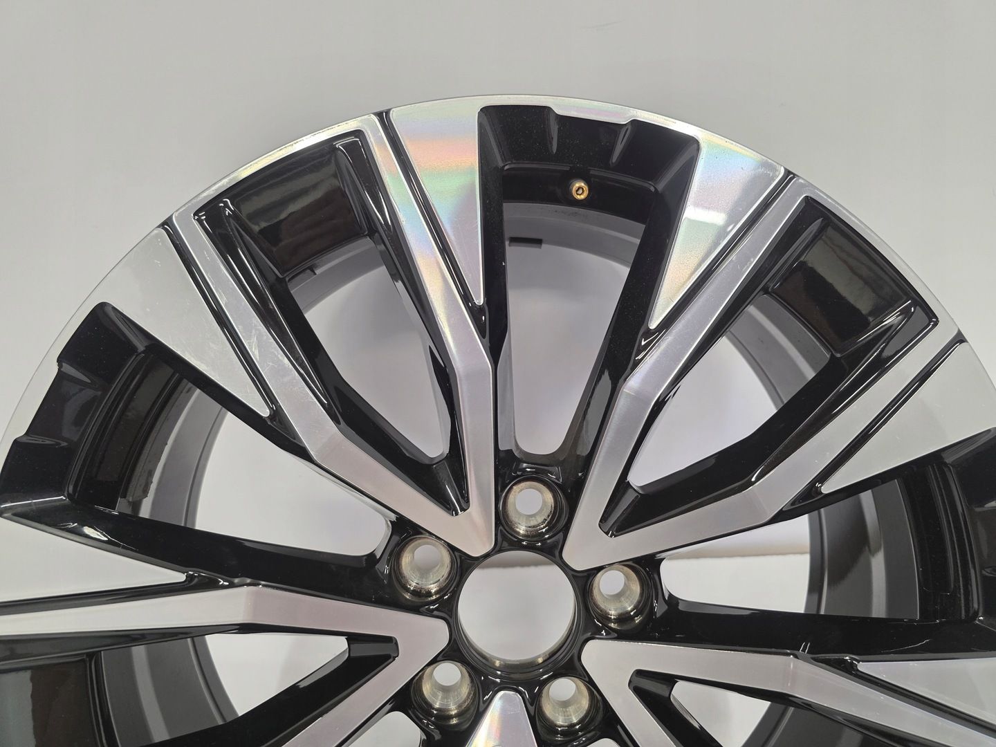 Felga Volvo XC60 II XC90 II XC40 S90 V90 7,5x19 ET50,5