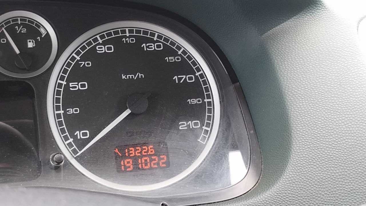 Живий симпатичний універсал Peugeot 307 SW 1.6 MT