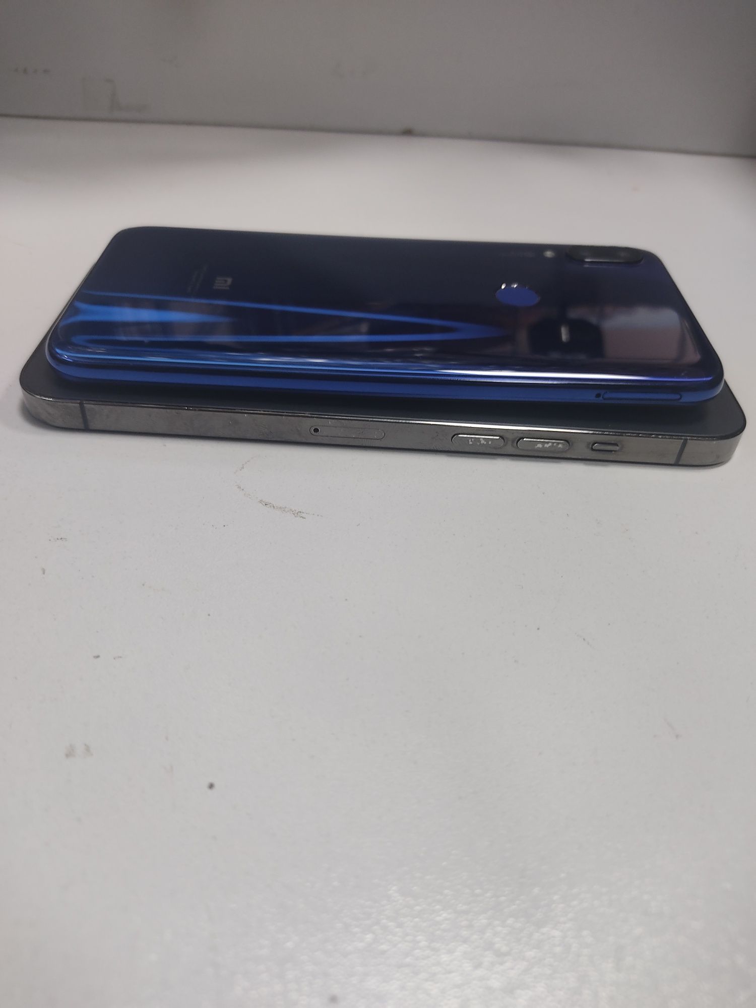 Iphone 12 pro max,mi play