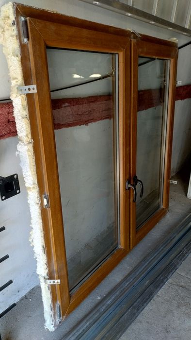 Okno Drutex. 144cm x 142cm złoty dąb. Uchylono rozwierne.