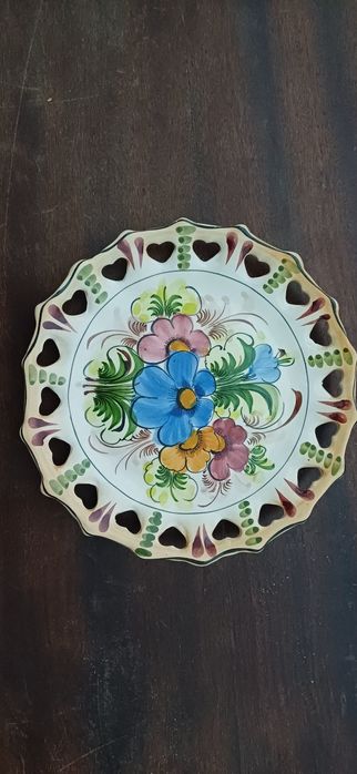 Conjunto de pratos pintados a mão