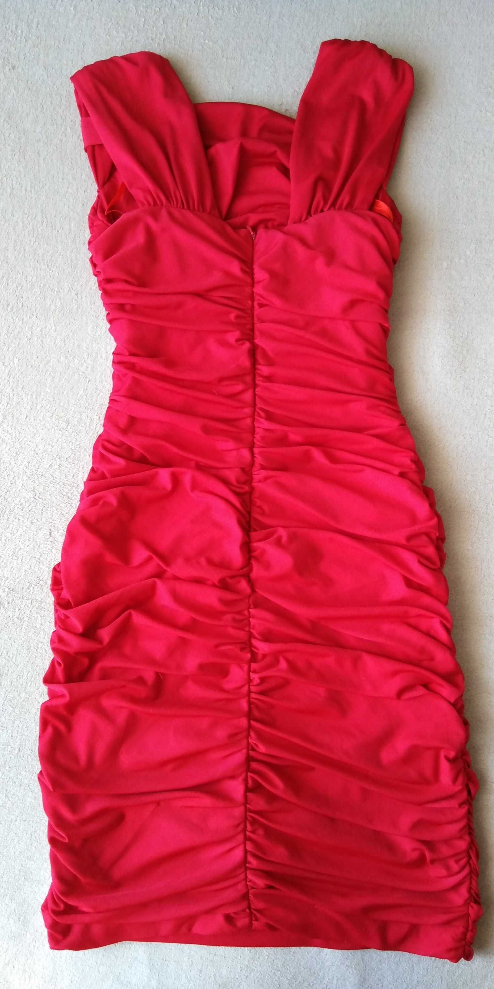 Czerwona sukienka (prosta, marszczona) r. 40